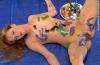 rousse nue etendue par terre