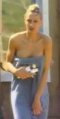 elodie gossuin sort nue de la douche